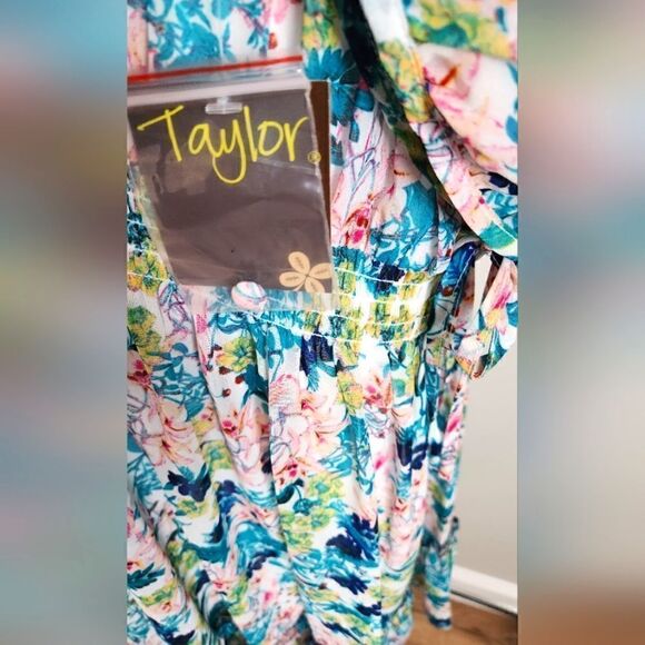 NEW  WOMEN'S TAYLOR DRESS SIZE 18W MULTI COLOR LINING/FARRO/DOUBLUR . - Picture 5 of 7